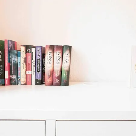 Altbau-schmuckstueck An Der Karli Mit Riesigem Balkon Apartment *