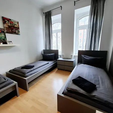 Apartment Altbau-schmuckstueck An Der Karli Mit Riesigem Balkon