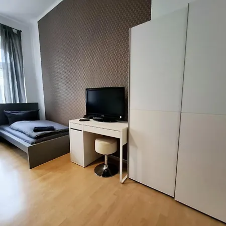 Altbau-schmuckstueck An Der Karli Mit Riesigem Balkon Apartment Leipzig