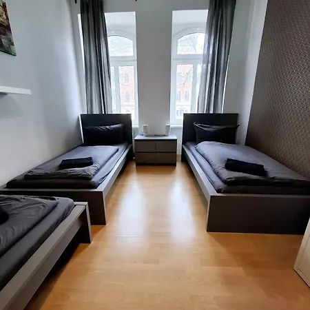 Altbau-schmuckstueck An Der Karli Mit Riesigem Balkon Leipzig