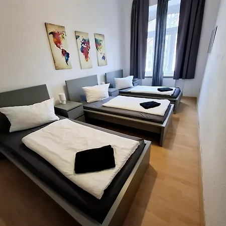 Altbau-schmuckstueck An Der Karli Mit Riesigem Balkon