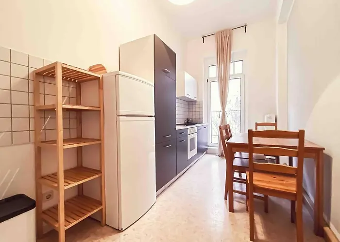 Altbau-schmuckstueck An Der Karli Mit Riesigem Balkon