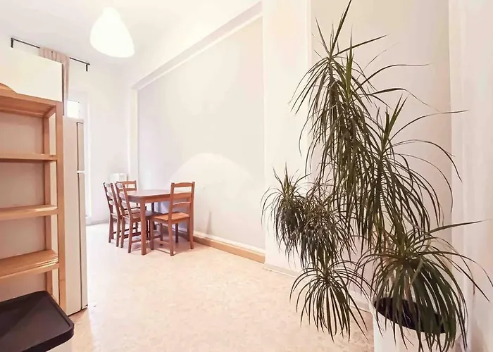 Altbau-schmuckstueck An Der Karli Mit Riesigem Balkon Apartament