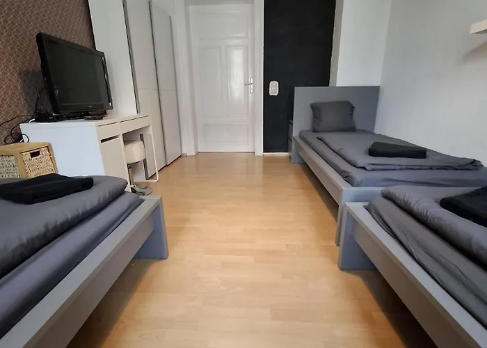 Altbau-schmuckstueck An Der Karli Mit Riesigem Balkon Apartament