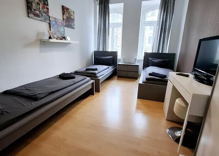 Altbau-schmuckstueck An Der Karli Mit Riesigem Balkon Apartament