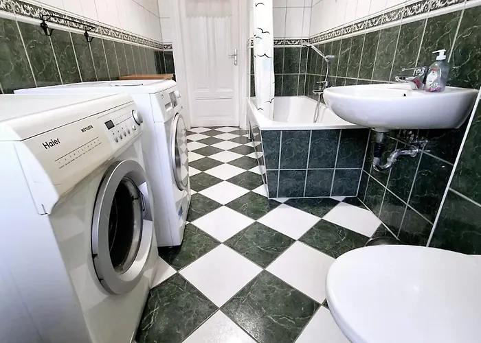 Altbau-schmuckstueck An Der Karli Mit Riesigem Balkon Apartament