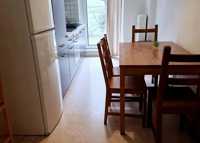 Altbau-schmuckstueck An Der Karli Mit Riesigem Balkon * Lipsk