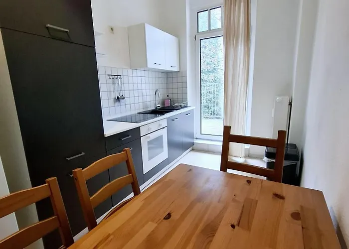 Altbau-schmuckstueck An Der Karli Mit Riesigem Balkon Apartament