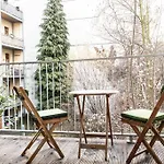 Apartment Altbau-schmuckstueck An Der Karli Mit Riesigem Balkon *
