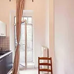 Apartment Altbau-schmuckstueck An Der Karli Mit Riesigem Balkon *