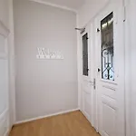 Apartment Altbau-schmuckstueck An Der Karli Mit Riesigem Balkon *