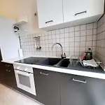 Altbau-schmuckstueck An Der Karli Mit Riesigem Balkon *