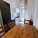 Altbau-schmuckstueck An Der Karli Mit Riesigem Balkon Apartment