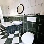 Altbau-schmuckstueck An Der Karli Mit Riesigem Balkon Apartment *