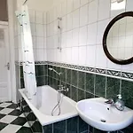 Altbau-schmuckstueck An Der Karli Mit Riesigem Balkon