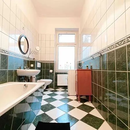Altbau-schmuckstueck An Der Karli Mit Riesigem Balkon Apartmán *