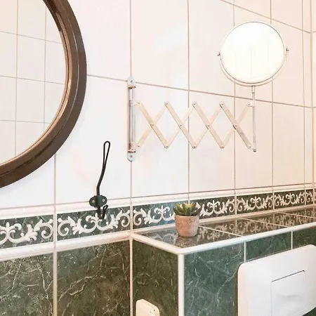 Altbau-schmuckstueck An Der Karli Mit Riesigem Balkon * Lipsko