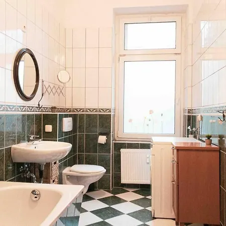 Altbau-schmuckstueck An Der Karli Mit Riesigem Balkon Apartmán *