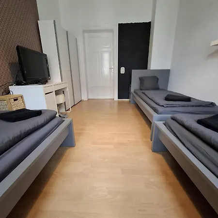 Altbau-schmuckstueck An Der Karli Mit Riesigem Balkon Apartment