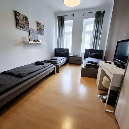 Altbau-schmuckstueck An Der Karli Mit Riesigem Balkon Apartmán