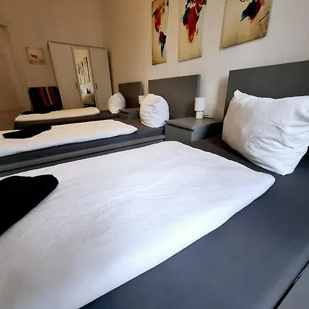 Altbau-schmuckstueck An Der Karli Mit Riesigem Balkon * Leipzig