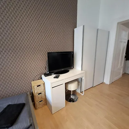 Apartmán Altbau-schmuckstueck An Der Karli Mit Riesigem Balkon