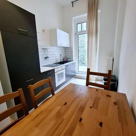 Altbau-schmuckstueck An Der Karli Mit Riesigem Balkon Apartmán