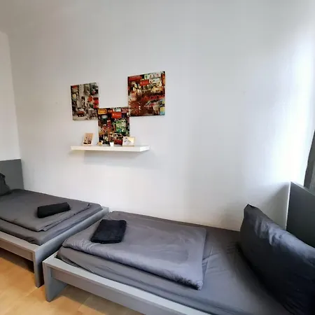 Apartment Altbau-schmuckstueck An Der Karli Mit Riesigem Balkon *