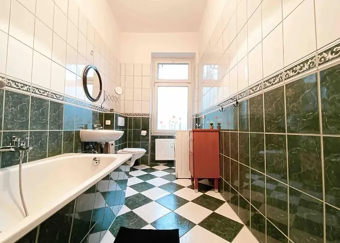 Altbau-schmuckstueck An Der Karli Mit Riesigem Balkon Appartement *