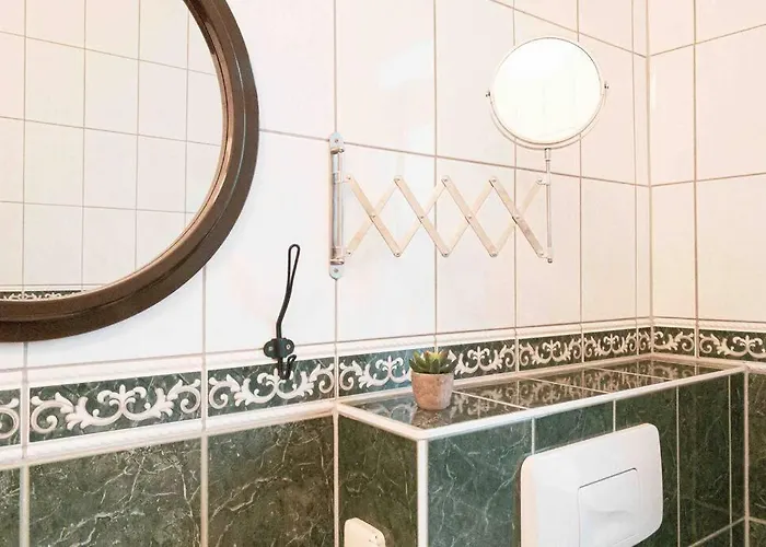 Altbau-schmuckstueck An Der Karli Mit Riesigem Balkon * Leipzig