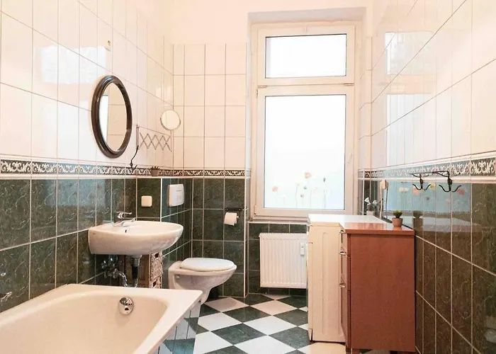 Altbau-schmuckstueck An Der Karli Mit Riesigem Balkon Appartement *