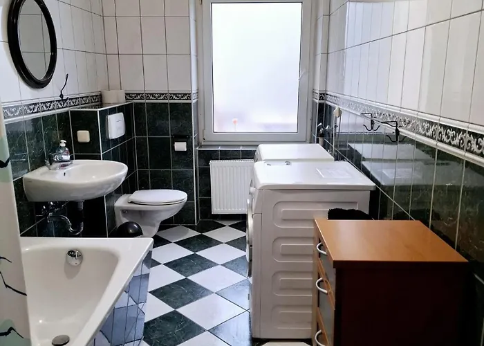 Altbau-schmuckstueck An Der Karli Mit Riesigem Balkon