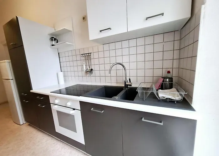 Altbau-schmuckstueck An Der Karli Mit Riesigem Balkon *