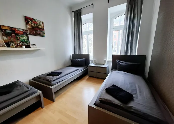 Appartement Altbau-schmuckstueck An Der Karli Mit Riesigem Balkon