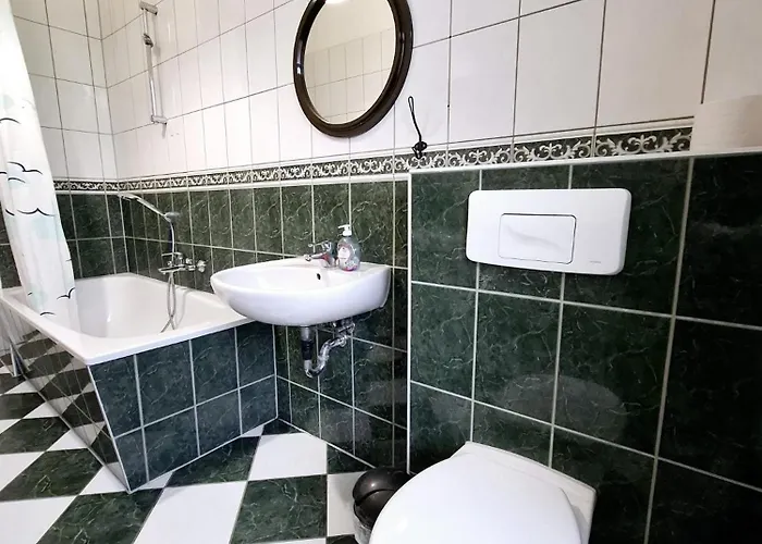 Altbau-schmuckstueck An Der Karli Mit Riesigem Balkon Appartement *