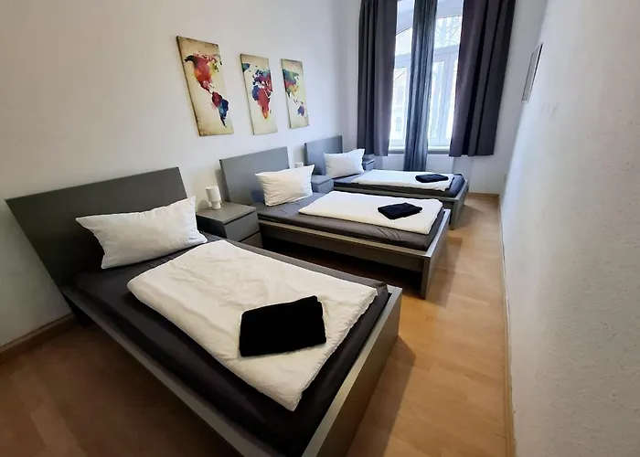 Altbau-schmuckstueck An Der Karli Mit Riesigem Balkon